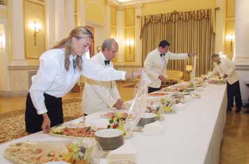 Ταχύτερα θα καταβάλλεται το επίδομα ανεργίας σε ξενοδοχειακούς-τουριστικούς υπαλλήλους