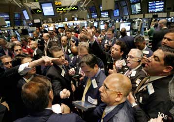 Συντονισμένες προσπάθειες από ΟΠΕΚ και ΔΥΕ για πτώση της τιμής του «μαύρου χρυσού»