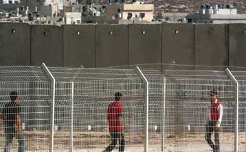 Επανεξέταση της διαδρομής του Τείχους της Δ.Όχθης ζητά το Ανώτατο Δικαστήριο του Ισραήλ