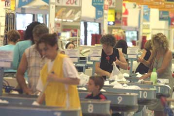 Αυξημένη κατά 2,4% η απασχόληση στο λιανεμπόριο το β τρίμηνο του 2005