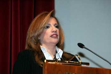 Παρέμβαση Παυλόπουλου για τα προνοιακά επιδόματα ζητά η Φώφη Γεννηματά