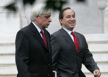 Προς αναβολή η ενσωμάτωση των επιδομάτων στο νέο μισθολόγιο του Δημοσίου