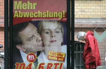 Σρέντερ και Μέρκελ τα δίνουν όλα, δύο ημέρες πριν από τις κάλπες στη Γερμανία