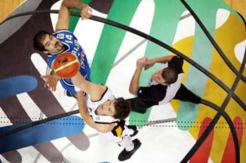 Συγκλονιστική νίκη της Ιταλίας, 84-82 τη Γερμανία στην παράταση