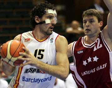 Μετά τον θριάμβο, νίκη στην παράταση για την Ισπανία, 114-109 τη Λετονία-Κέρδισαν οι Σέρβοι