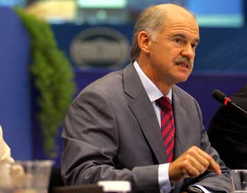 Κούφια και μεγάλα για μια ακόμα φορά τα λόγια του Γ.Παπανδρέου, σχολίασε η κυβέρνηση