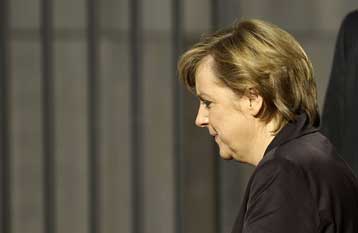 Στους Πράσινους του Γιόσκα Φίσερ στρέφει τώρα το ενδιαφέρον της η Ανγκελα Μέρκελ