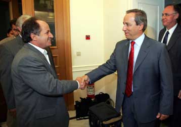 Καμία αλλαγή στις συλλογικές διαπραγματεύσεις, λέει ο Γ.Αλογοσκούφης