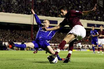 Με 2-0 νίκησε εύκολα η Αρσεναλ την Έβερτον