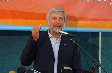 Πλήρης κάλυψη από την κυβέρνηση στον Χρ.Ροϊλό