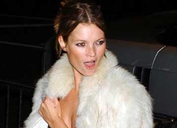 Ακυρώνουν τα συμβόλαια με την Κέιτ Μος μετά την αποκάλυψη της Daily Mirror