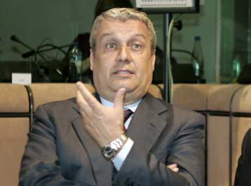 Παραίτηση του υπουργού Οικονομίας της Ιταλίας με αιχμές κατά του Σίλβιο Μπερλουσκόνι