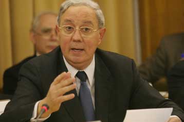 Ανοιχτό το ενδεχόμενο αύξησης επιτοκίων εν όψει πληθωριστικών πιέσεων λόγω πετρελαίου