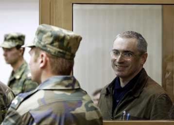 Απορρίφθηκε η έφεση του Χοντορκόφσκι, μειώθηκε όμως η ποινή του κατά ένα χρόνο