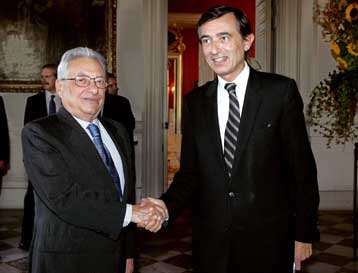 Συνάντηση των ΥΠΕΞ Ελλάδας – Γαλλίας εν όψει της επίσκεψης Καραμανλή στο Παρίσι