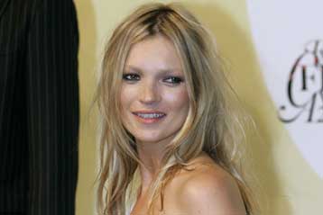 Συγγνώμη ζητά τώρα η Κέιτ Μος για τη χρήση κοκαΐνης