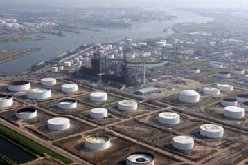 Σε ύφεση οι διεθνείς τιμές του πετρελαίου μετά την εξασθένηση του κυκλώνα «Ρίτα»