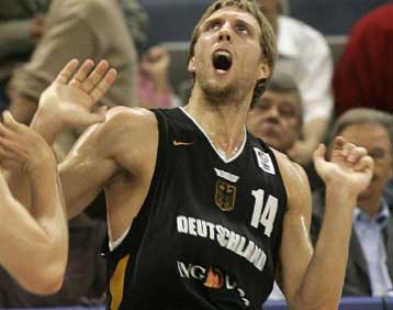 Πρόκριση-θρίλερ για την Ισπανία, πέρασαν και οι Γερμανοί αφήνοντας εκτός τη Σλοβενία