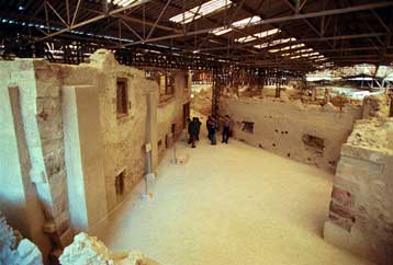 Στον εισαγγελέα οδηγήθηκαν οι υπεύθυνοι κατασκευής του στεγάστρου στο Ακρωτήρι