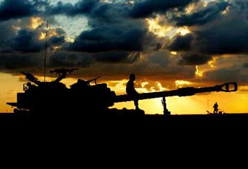 Ισραηλινή «επιστροφή» στη Γάζα με επιδρομές και μπαράζ συλλήψεων στη Δ.Όχθη