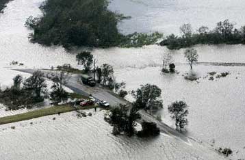 Ο δρόμος της επιστροφής για τους Τεξανούς μετά το πέρασμα του κυκλώνα Ρίτα
