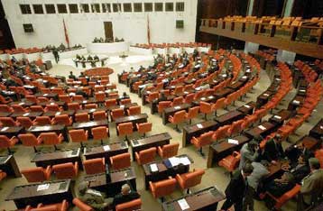 Διευκρινίσεις ζητούνται από την Τουρκία εάν θα «φέρει» στη Βουλή τη μονομερή δήλωση