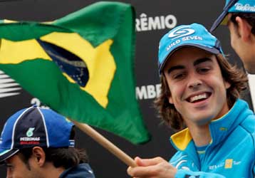 Ο 24χρονος Αλόνσο έγινε ο νεαρότερος πιλότος που κατακτά το πρωτάθλημα της F1