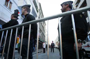 Ευρείας κλίμακας αντιτρομοκρατική επιχείρηση στη Γαλλία με συλλήψεις ύποπτων ισλαμιστών