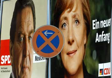 Πιο διαλλακτικός ο Σρέντερ, επιμένει όμως η Μέρκελ για την καγκελαρία