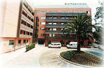 Δύο τραυματίες από κατάρρευση τμήματος στεγάστρου της Ευρωκλινικής