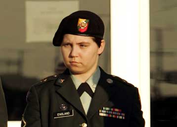 Ένοχη η δεσμοφύλακας του Αμπου Γκράιμπ Λίντι Ίνγκλαντ