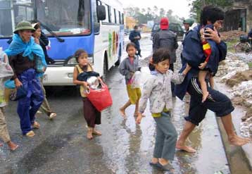 Το Βιετνάμ στο έλεος του ισχυρού τυφώνα Ντάμρεϊ