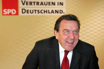 Βέβαιος για τη συγκρότηση «μεγάλου συνασπισμού» εμφανίζεται ο Σρέντερ