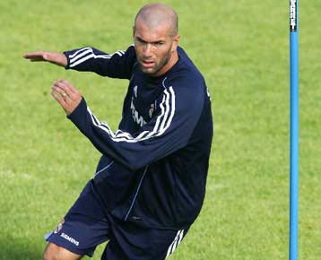 Νοκ άουτ από το ματς με τον Ολυμπιακό ο Ζιντάν