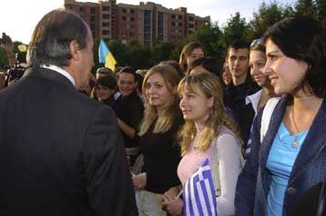 Επαφές Σκανδαλάκη στην Τσάλκα για τη διασφάλιση των δικαιωμάτων των Ελλήνων ομογενών