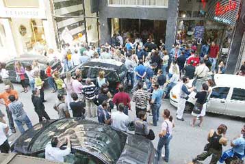 Διαμαρτυρία καθηγητών Φυσικής Αγωγής έξω από το γραφείο του Γ.Ορφανού