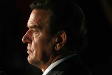 Σε καλή ατμόσφαιρα, χωρίς όμως αποτέλεσμα ο δεύτερος γύρος συνομιλιών Σρέντερ – Μέρκελ