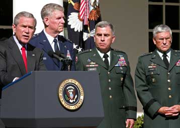 Κλιμάκωση της βίας στο Ιράκ μέχρι το δημοψήφισμα περιμένει ο Τζορτζ Μπους