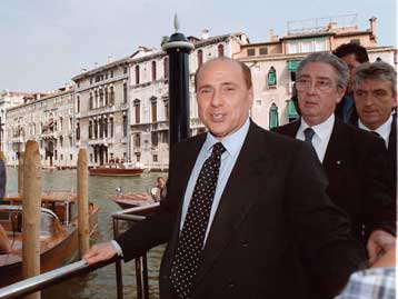 Φράγμα για την προστασία της Βενετίας από τις πλημμύρες θέλει ο Σίβλιο Μπερλουσκόνι