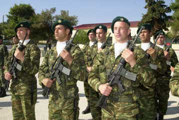 Διεψεύδει το υπουργείο Εθνικής Αμυνας σενάρια απόλυσης 13.000 Επαγγελματιών Οπλιτών