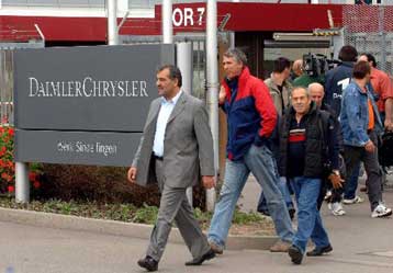 Σε περικοπές 8.500 θέσεων εργασίας προχωρεί η Mercedes