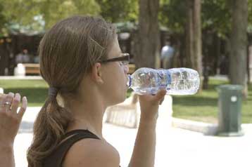 Καταργούνται οι ενδεικτικές τιμές στα εμφιαλωμένα