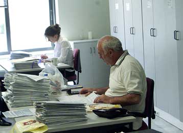 Επιφυλακτική η ΑΔΕΔΥ ως προς το νέο ωράριο λειτουργίας των δημόσιων υπηρεσιών