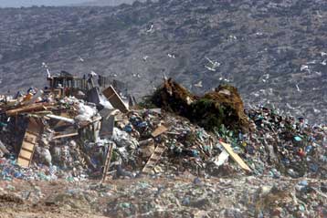 Συνεχίζουν την αποχή τους οι εργαζόμενοι στον ΧΥΤΑ Ανω Λιοσίων