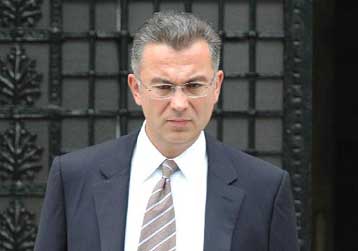 Απορρίπτει η κυβέρνηση καταγγελίες για προσλήψεις από το περιβάλλον του πρωθυπουργού