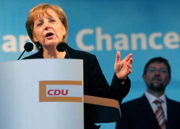 Η Μέρκελ απαγόρευσε τη δημοσίευση φωτογραφίας της από τα αρχεία της Στάζι