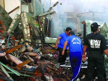 Νέο μακελειό στο Μπαλί με μπαράζ τρομοκρατικών επιθέσεων και τουλάχιστον 32 νεκρούς