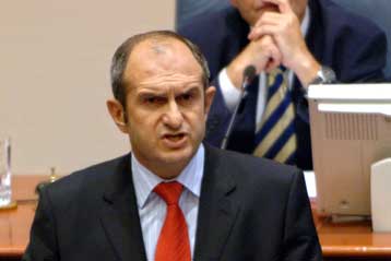 Η ονομασία της ΠΓΔΜ ίσως επηρεάσει την ενταξιακή της πορεία, παραδέχεται ο Μπούτσκοφσκι