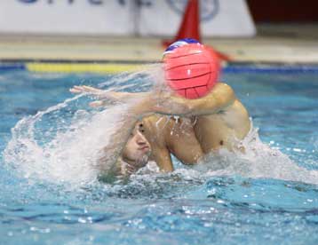 Ήττες για Ολυμπιακό και Εθνικό, ελπίζουν στην πρόκριση οι «ερυθρόλευκοι»