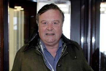 Διχασμένοι οι Τόρις μεταξύ Κλαρκ και Ντέιβις για την ηγεσία του κόμματος